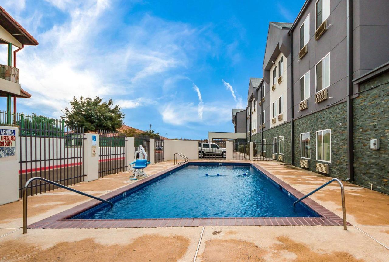 Econo Lodge Laredo Exteriör bild