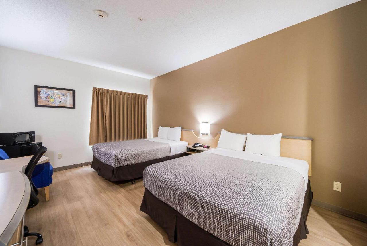 Econo Lodge Laredo Exteriör bild